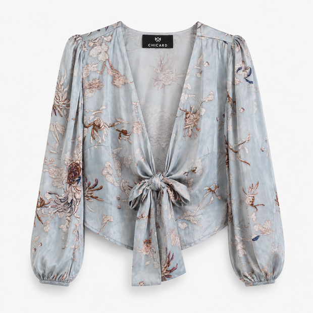 Blouse ties at the front 