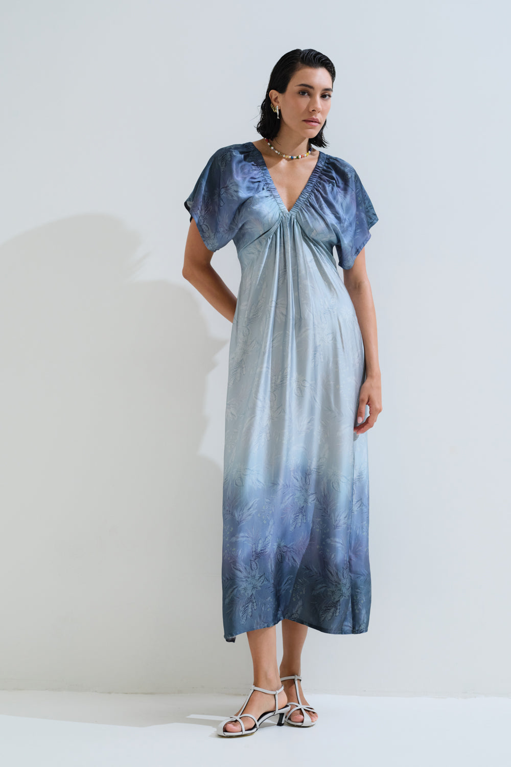 Φόρεμα με λάστιχο στο V