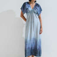 Φόρεμα με λάστιχο στο V