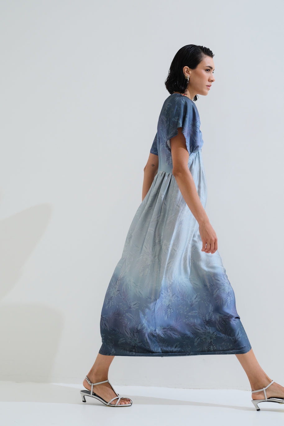 Φόρεμα με λάστιχο στο V