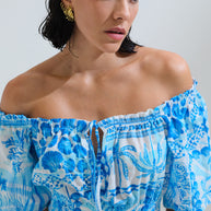 Τοπ κοντό έξω ώμοι κοχύλια