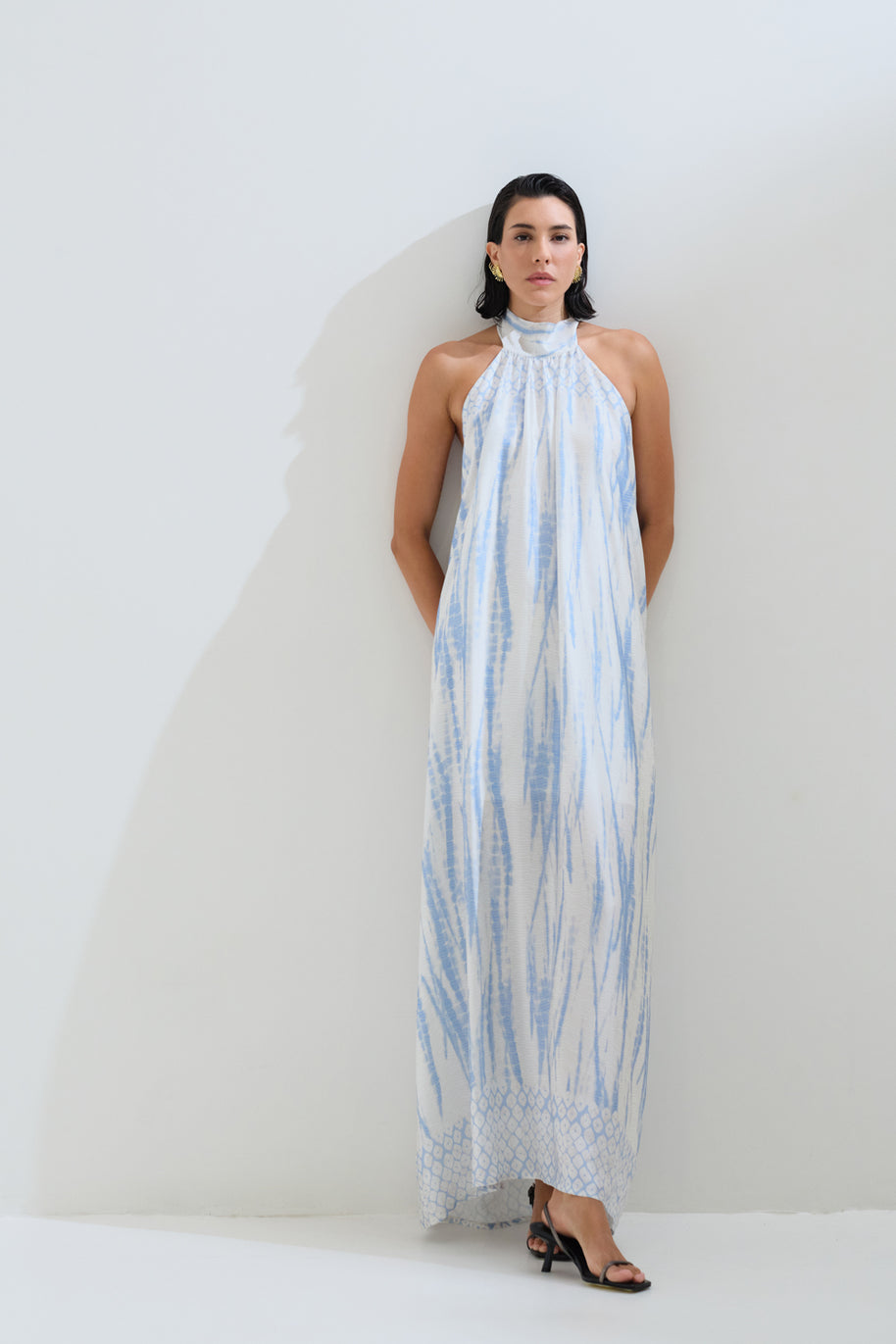 Φόρεμα έξω πλάτη