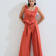 Pleat- detailed trousers