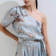 Μπλούζα σατέν έξω ώμος