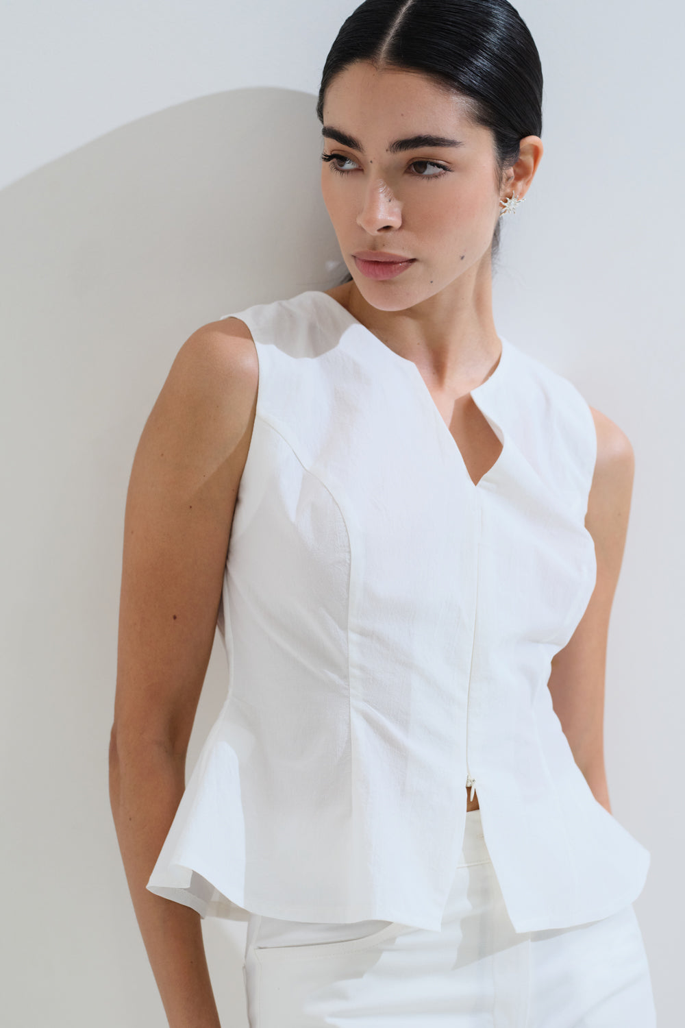 V neck sleeveless blouse