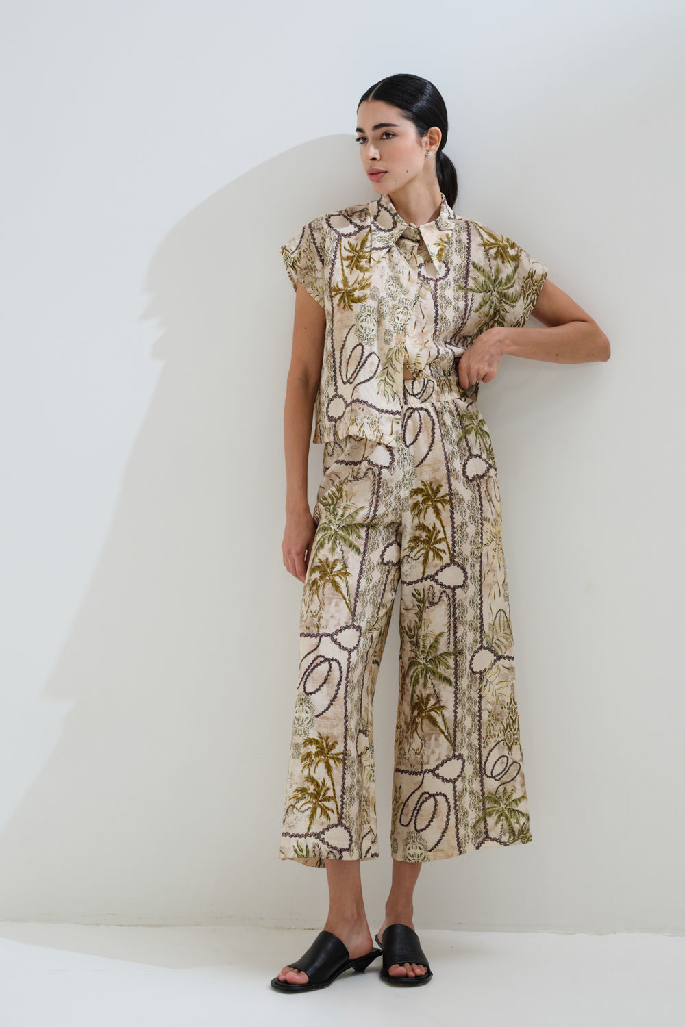 Παντελόνι crop εμπριμέ