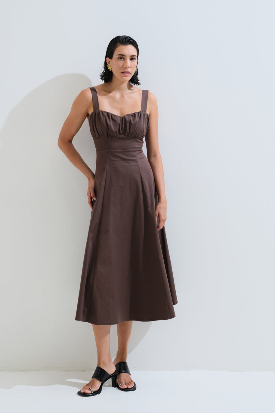 Φόρεμα μονόχρωμο άλφα γραμμή