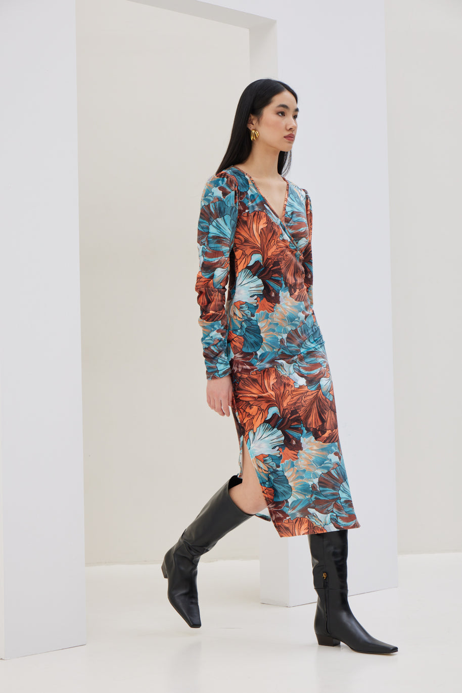 Straight Line Velvet Dress