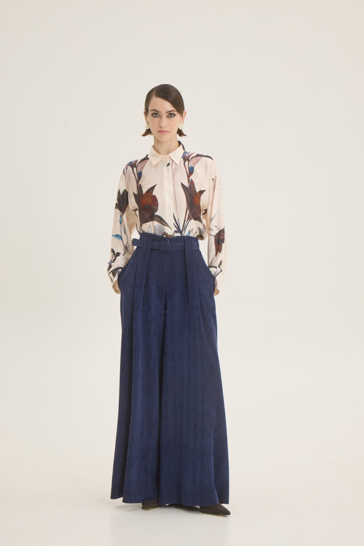 Wide leg pants with belt 