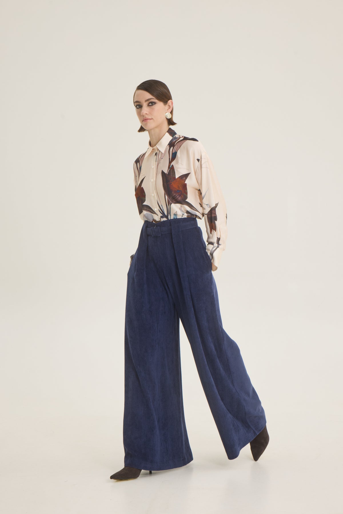 Wide leg pants with belt 