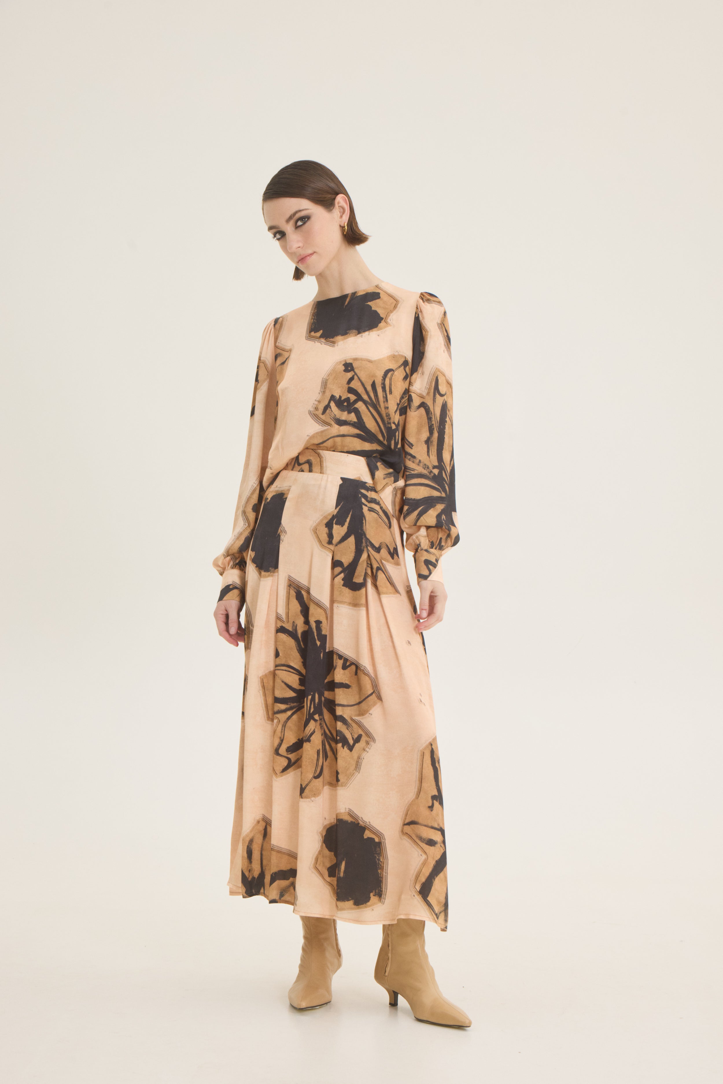 Beige-black printed skirt
