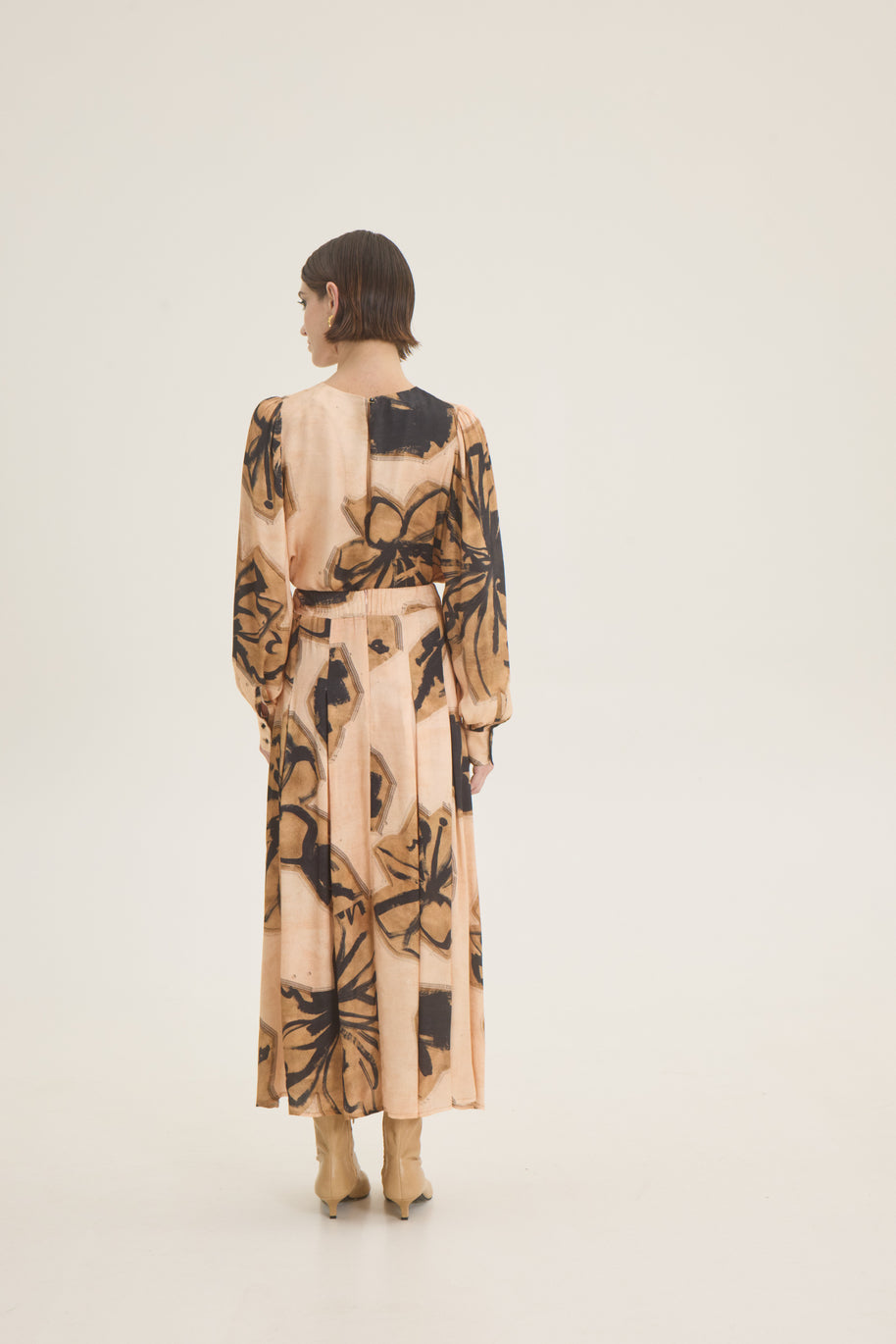 Beige-black printed skirt