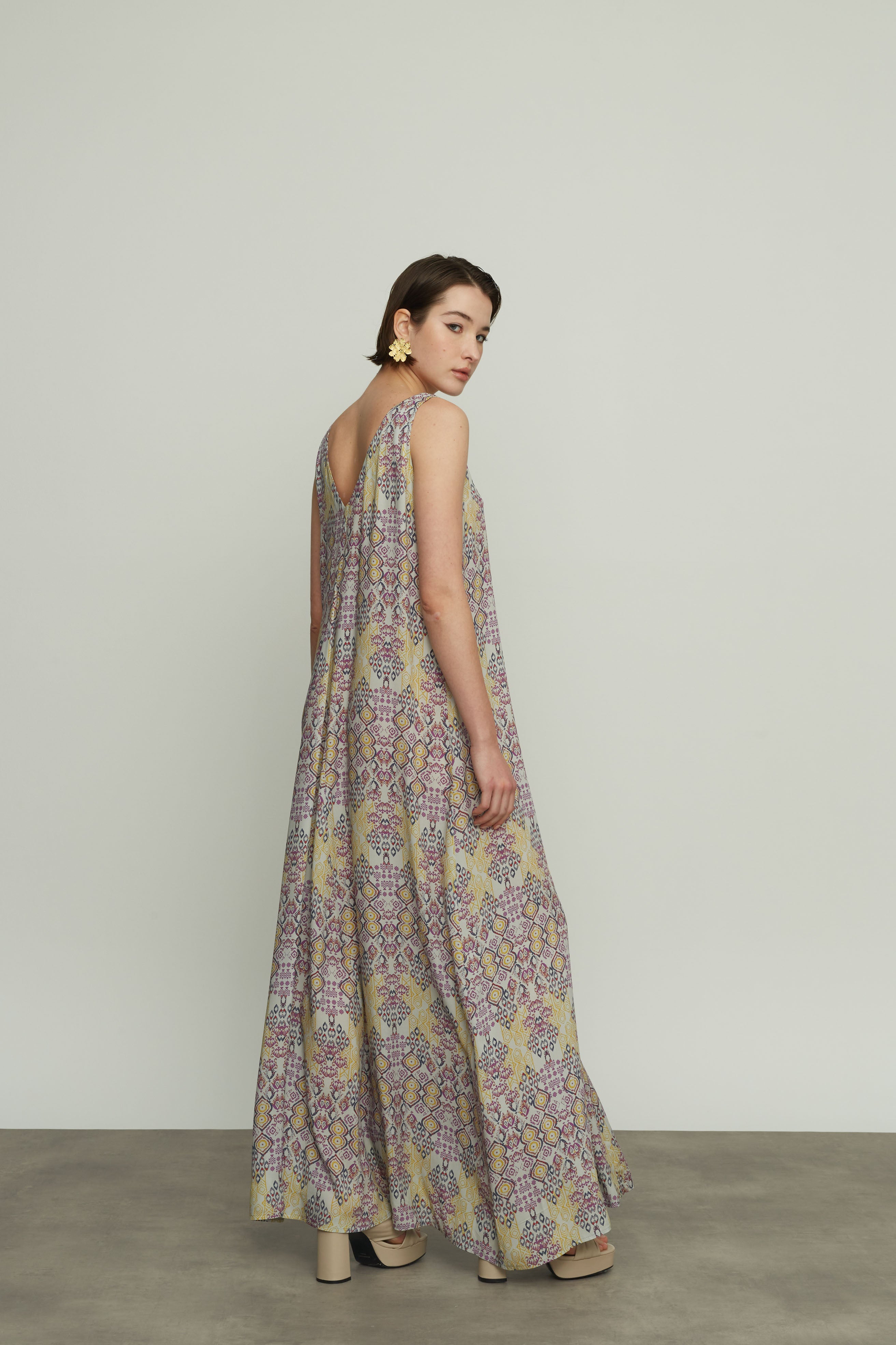 Dress in a Wide Line