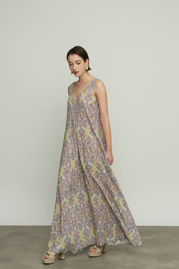 Dress in a Wide Line