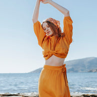 Short Blouse with Knot